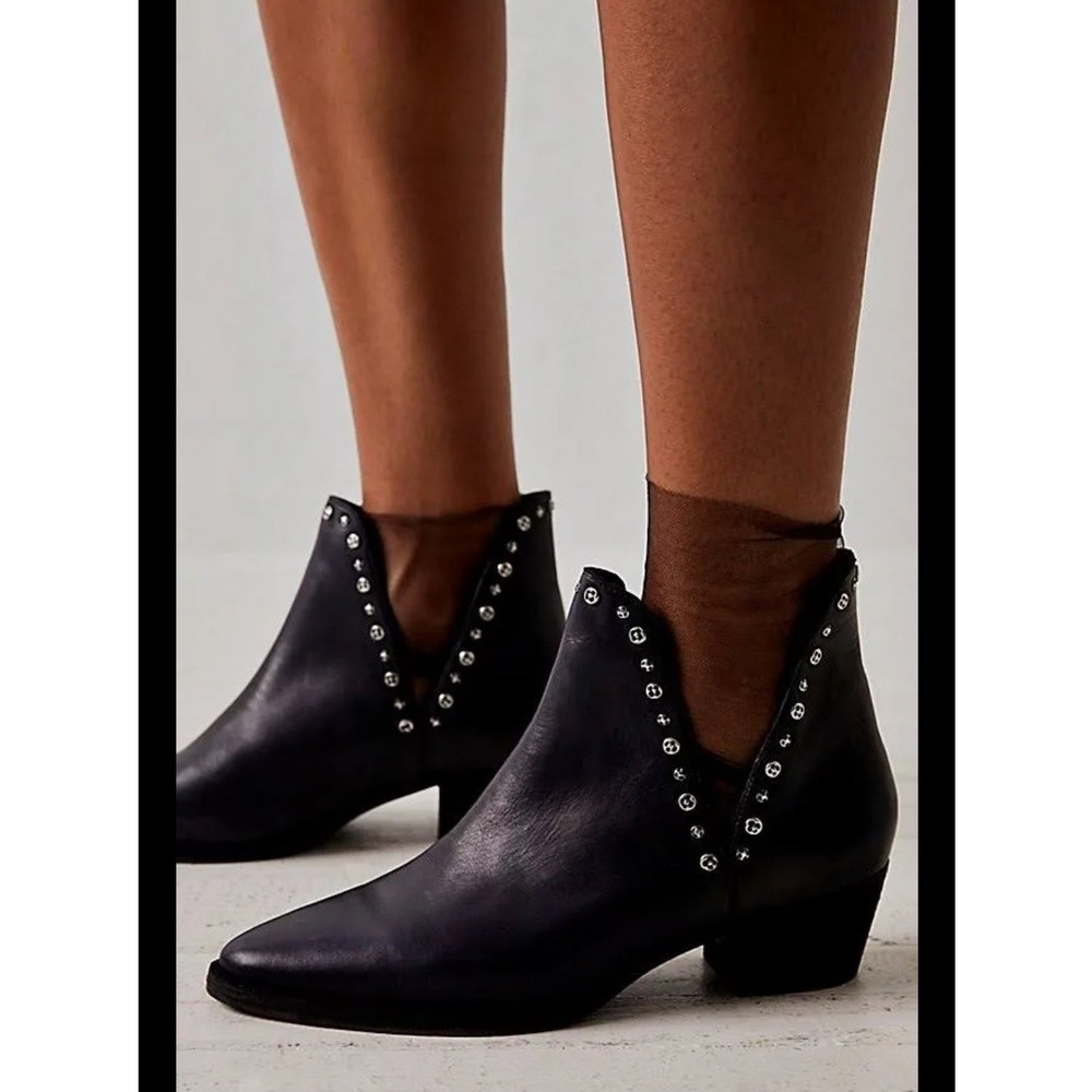Free People Navy Blue Leather Studded V-Cut Ankle Booties Pointed Toe Size 38